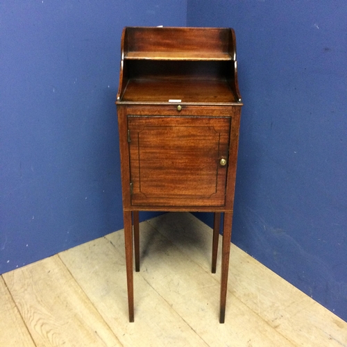 541 - Mahogany side cabinet, with shelf and brushing slide, and square tapering legs103h x 32 x 32cm