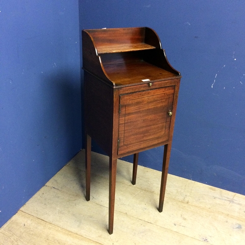 541 - Mahogany side cabinet, with shelf and brushing slide, and square tapering legs103h x 32 x 32cm