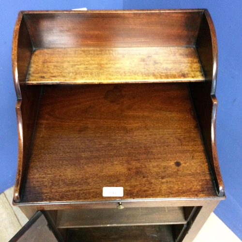 541 - Mahogany side cabinet, with shelf and brushing slide, and square tapering legs103h x 32 x 32cm