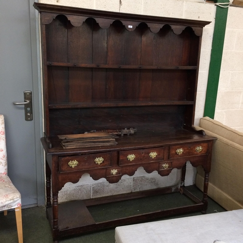 558 - C17th style Oak Welsh dresser, probably late C19th/early C20th, approx measure 187h x 158w x 49d cm.... 