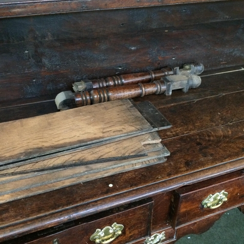 558 - C17th style Oak Welsh dresser, probably late C19th/early C20th, approx measure 187h x 158w x 49d cm.... 