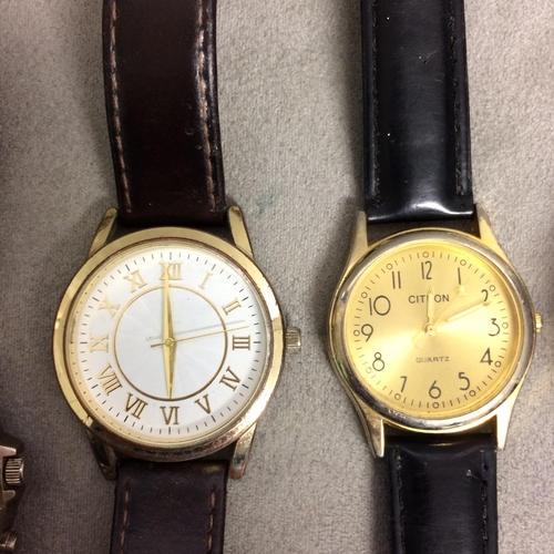 65 - A collection of vintage wristwatches to include a Sekonda 25 Jewel Automatic with dat date aperture