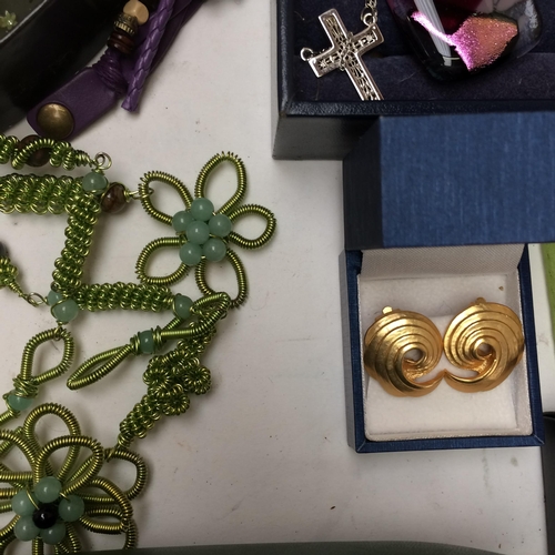 67 - A large and interesting selection of costume, vintage and silver jewellery, to include Jet beads, tu... 