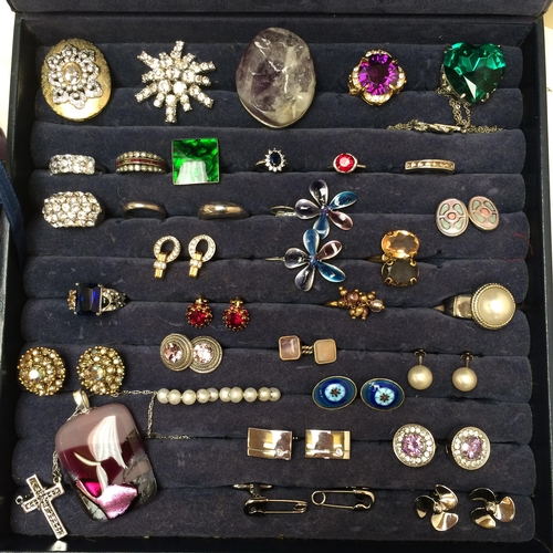 67 - A large and interesting selection of costume, vintage and silver jewellery, to include Jet beads, tu... 