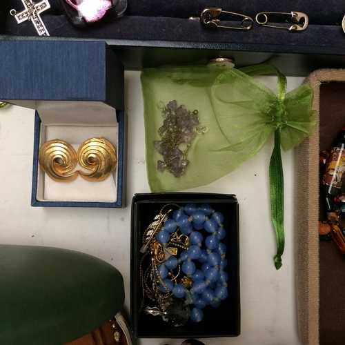 67 - A large and interesting selection of costume, vintage and silver jewellery, to include Jet beads, tu... 