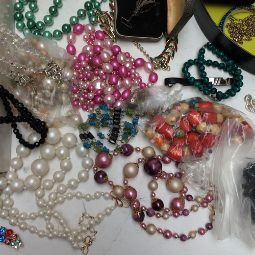 67 - A large and interesting selection of costume, vintage and silver jewellery, to include Jet beads, tu... 