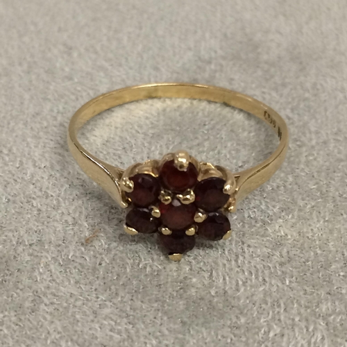 7 - 9ct gold and garnet set flower ring 1.8g, size R