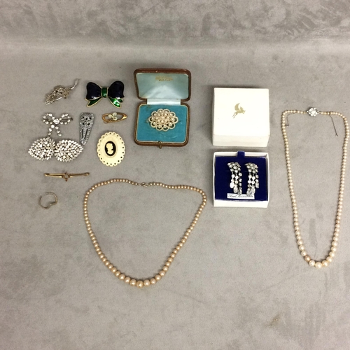 94 - Collection of costume jewellery, incl seed pearl brooch, paste set jewellery, synthetic pearls and e... 