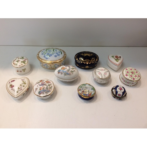 446 - A quantity of decorative C20th china lidded pots, to include Wedgwood