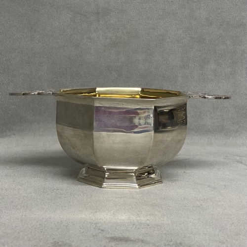 3 - A Sterling silver octagonal quaich with gilt interior by John Aldwinkle and Thomas Slater, London 18... 