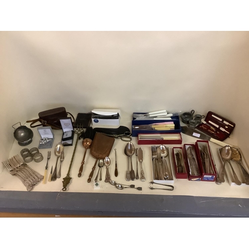 81 - Qty of miscellaneous silver plate, costume jewellery, flatware, cameras, mixed brasswares, clearance... 