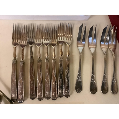 81 - Qty of miscellaneous silver plate, costume jewellery, flatware, cameras, mixed brasswares, clearance... 