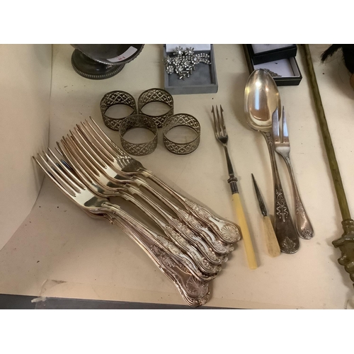 81 - Qty of miscellaneous silver plate, costume jewellery, flatware, cameras, mixed brasswares, clearance... 