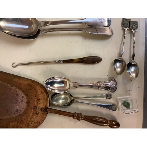 81 - Qty of miscellaneous silver plate, costume jewellery, flatware, cameras, mixed brasswares, clearance... 