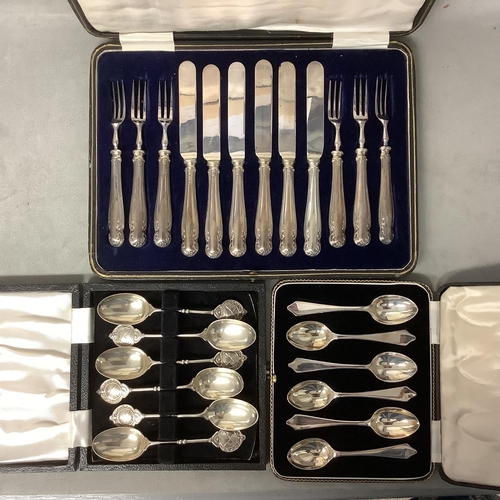 96 - Three boxed sets of sterling silver cutlery to include a set of 6 tea spoons by Walker & Hall with c... 