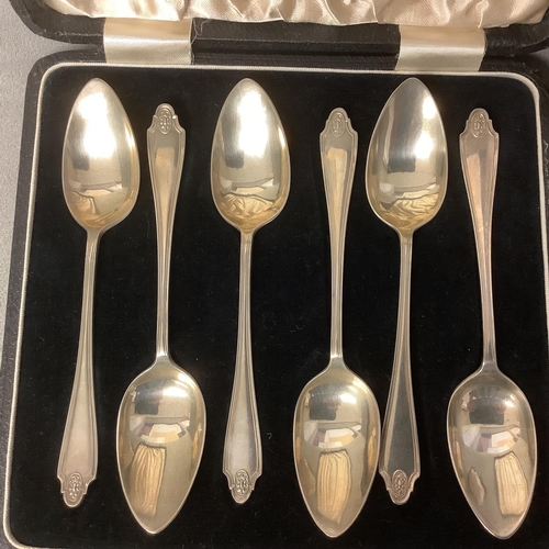 97 - Cased set of Sterling silver art deco tea spoons by Fattorini and Sons Sheffield 1926 together with ... 