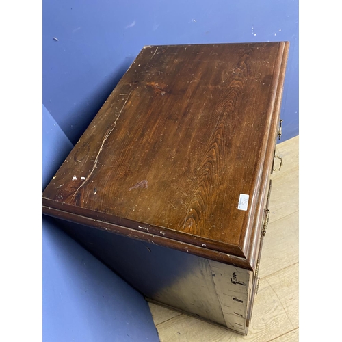 613 - A mahogany drop leaf dining table, a glazed hanging corner cabinet and a chest of 2 short and 3 long... 