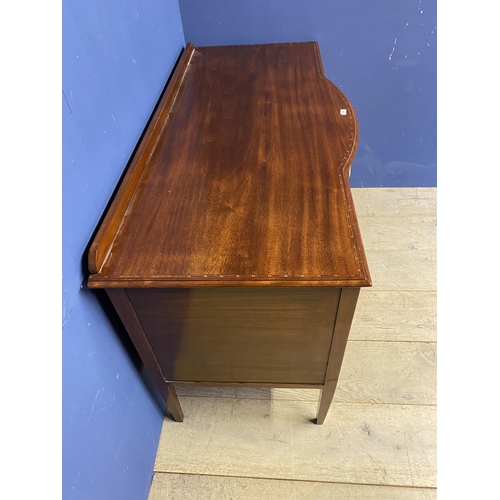 612 - Mahogany and line inlaid sideboard/dressing table, with 7 drawers, 137 cm W x 63D x 82cm High and a ... 