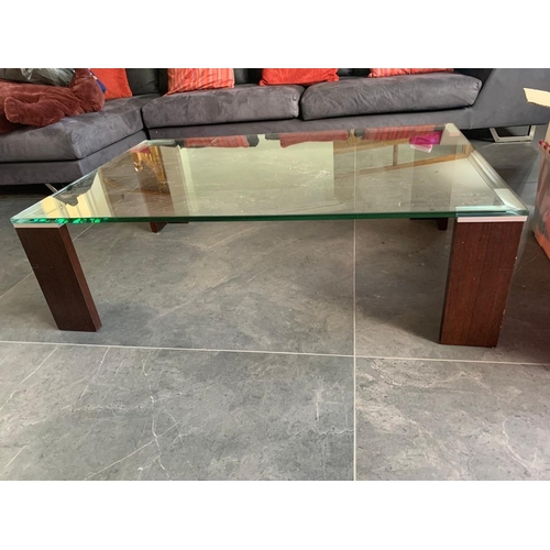 458 - Designer Manhattan coffee table, with glass top raised on four Dark Oak legs

H 45
W 140
D 75