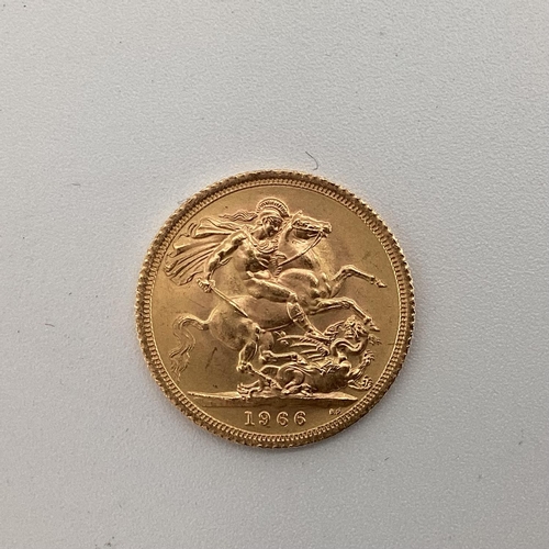 104 - Elizabeth II gold sovereign dated 1966, 8g,