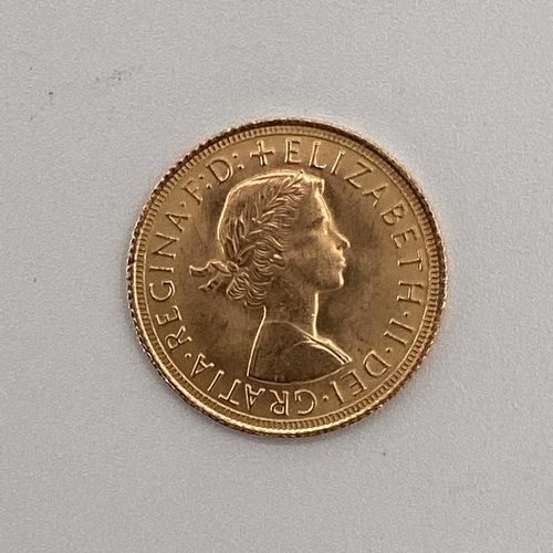 104 - Elizabeth II gold sovereign dated 1966, 8g,