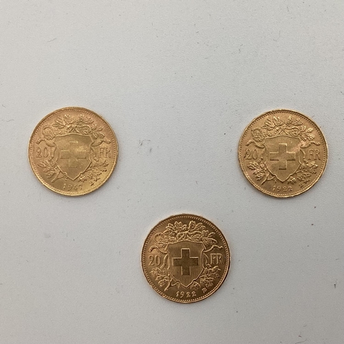 113 - Three Swiss helvetia 20 franc gold coins, 19.4grams