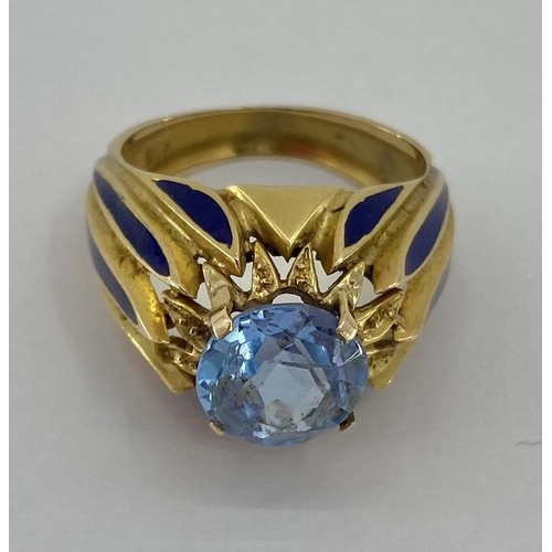 127 - 18ct gold enamel pale blue Spinel ring, central round cut cornflower spinel in a 4 prong setting wit... 