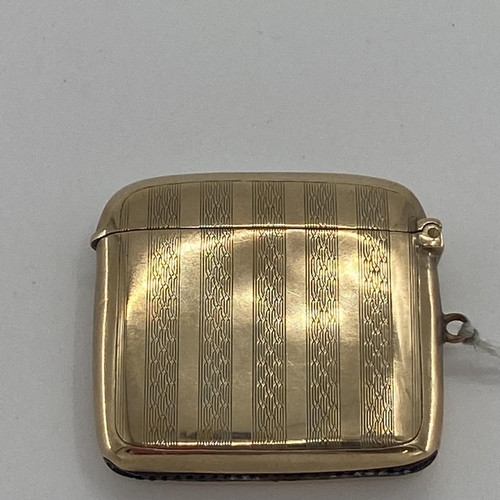 139 - 9 ct gold vesta case with engine turned decoration, 24.6g