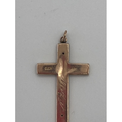 141 - 9ct gold pendant cross, 2.1g