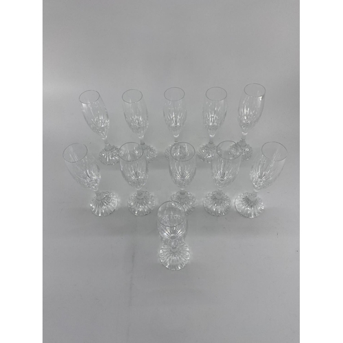 164 - Baccarat glass, a quantity of good C20th glassware to include 11 Champagne flutes, 13 Red wine glass... 