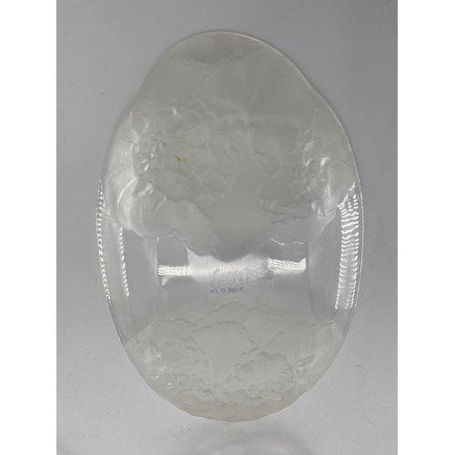 198 - Four frosted glass Lalique style dishes with leaf and flower design unsigned 24.5 x 15cm