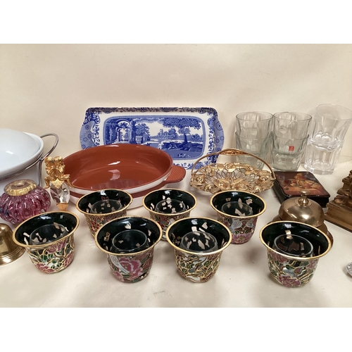 231 - A quantity of decorative tea light holders, plate stands, and gilt metal items