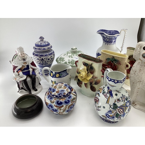 240 - Collection of mixed ceramics to include a Paragon dining service, large scallop shaped table centre ... 