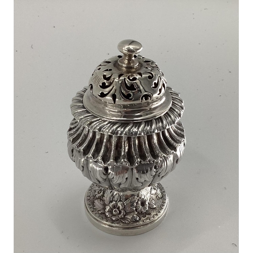 26 - Sterling silver cruet set with reeded decoration, Birmingham 1900, 115g