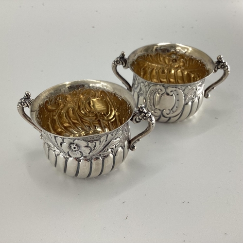 26 - Sterling silver cruet set with reeded decoration, Birmingham 1900, 115g