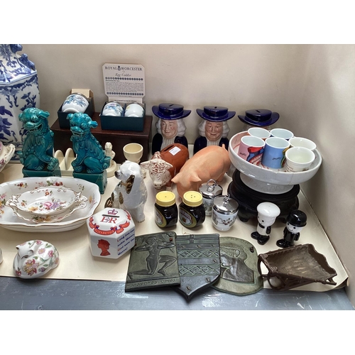 274 - Quantity of china and collectables including Minton Haddon Hall, Royal Worcester, Hornsea