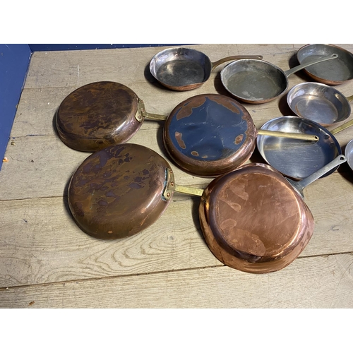 328 - A collection of brass and copper frying pans and skillets, all stamped La Gavroche on the handle. Pr... 