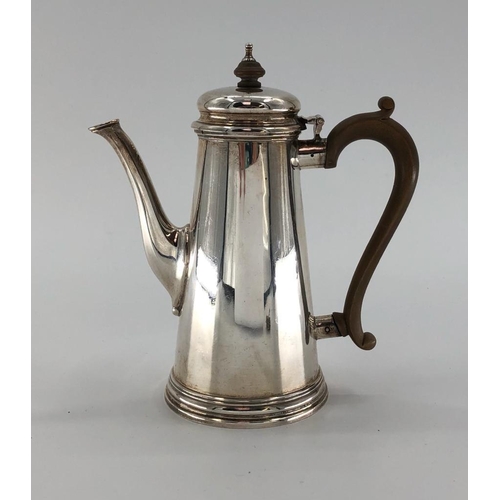 46 - A sterling silver coffee pot by William Comyns & Son Ltd, London, 1957, 22cmH, 575g approx, inscribe... 