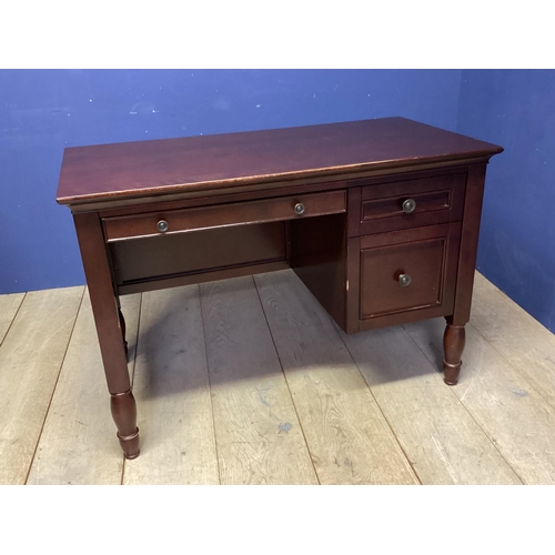 492 - A useful modern chest of 8 drawers, and a matching desk, some very minor wear, but generally good fu... 