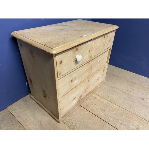 540 - A pine chest of 2 short over 2 long drawers with white knob handles