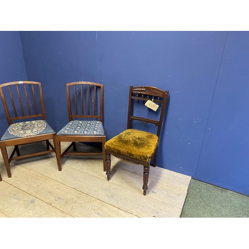 555 - A quantity of chairs to include a set of  mahogany railed back dining chairs, a tub chair etc