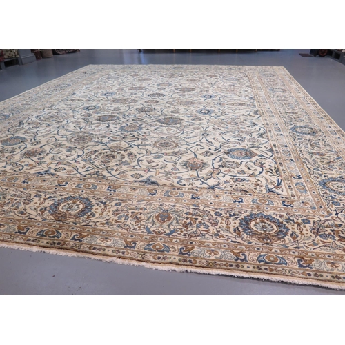 641 - Fine Kashan carpet - Persia - circa. 1940 Size. 4.22 x 3.21 metres - 13�9 x 10�6 feet�