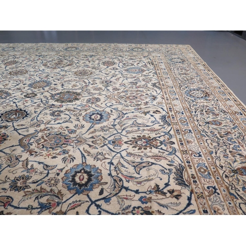 641 - Fine Kashan carpet - Persia - circa. 1940 Size. 4.22 x 3.21 metres - 13�9 x 10�6 feet�