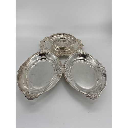 74 - A collection of silver plate to include a pair of oval Elkington & Co dishes and circular footed tra... 