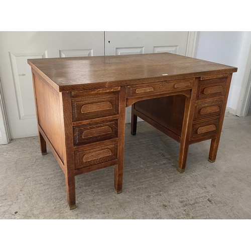 470 - A good early C20th oak desk, single drawer, flanked by slides and three drawers on brass bound feet,... 