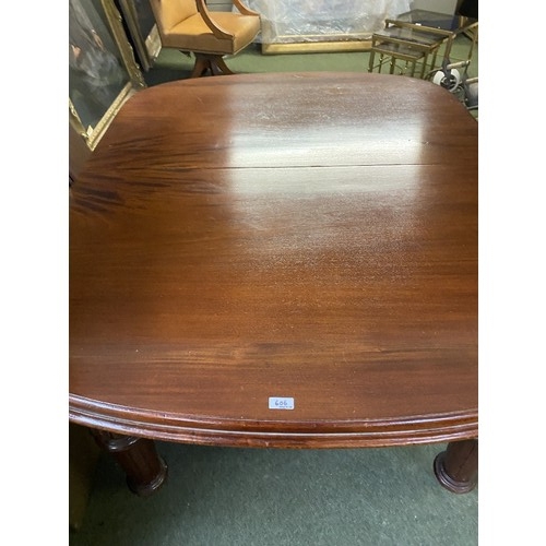 606 - Victorian mahogany dining table with bulbous reeded legs to castors, with extra leaves