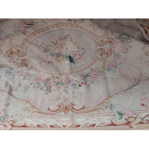 635 - Fine Aubusson rug�Size. 2.74 x 1.80 metres - 9� x 5�9 feet�