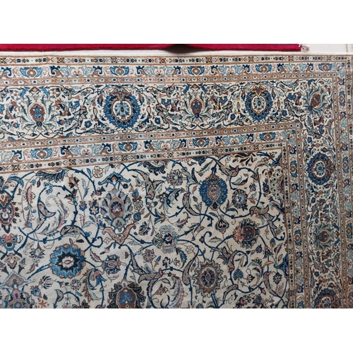 641 - Fine Kashan carpet - Persia - circa. 1940 Size. 4.22 x 3.21 metres - 13�9 x 10�6 feet�