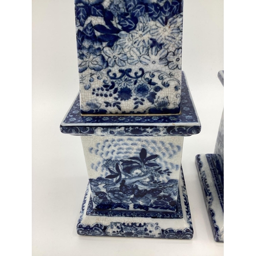 112 - Decorative Modern Blue and White China:  Pair of tall obelisks, with green baize to base, 63cmH, sma... 