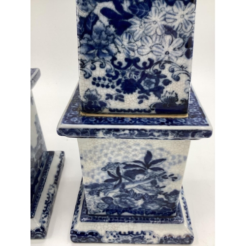 112 - Decorative Modern Blue and White China:  Pair of tall obelisks, with green baize to base, 63cmH, sma... 